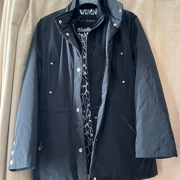 Women’s Betsy Johnson black coat - Picture 1 of 16